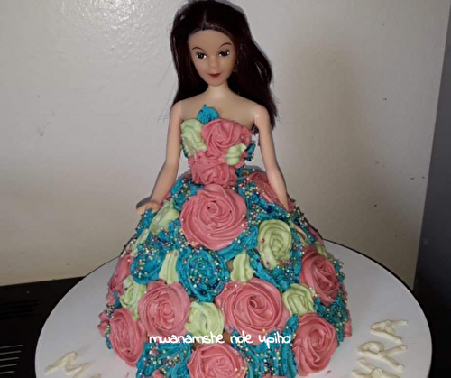 Gâteau barbie princesse bleu fleuris