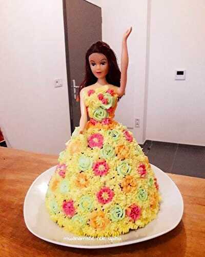 Gâteau barbie princesse fleurs jaunes