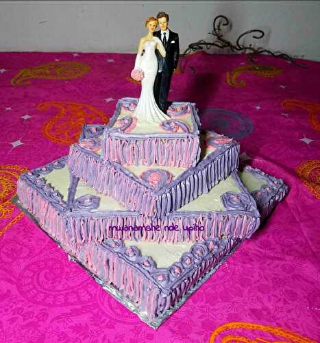 Gâteau mariés violet et rose