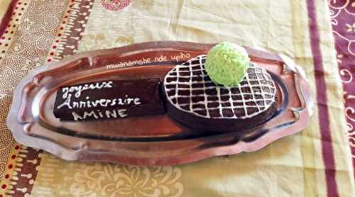 Gâteau raquette et balle de tennis