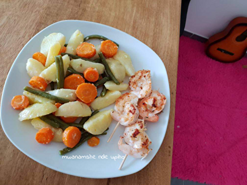 Légumes et brochettes de crevettes