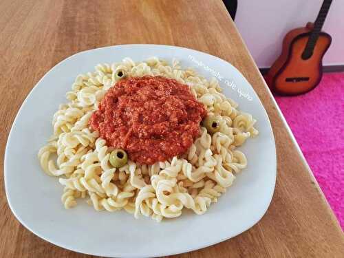 Pâtes torti et sauce bolognaise