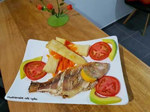 Poisson rouge en papillote, manioc frit