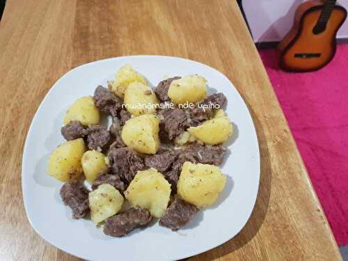 Pommes de terre cuites avec du Ntibé