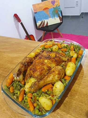 Poulet entier et légumes au four