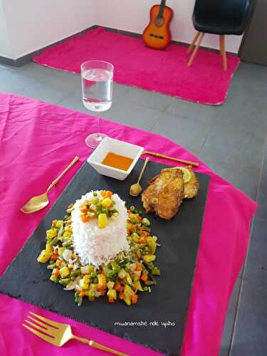 Riz blanc légumes sautés et daurade frite