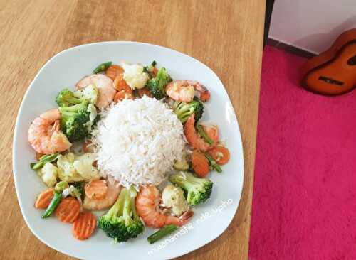 Riz et chop suey aux crevettes