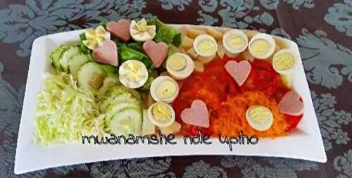 Salade avec mortadelle en coeur