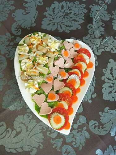 Salade avec mortadelle en coeur