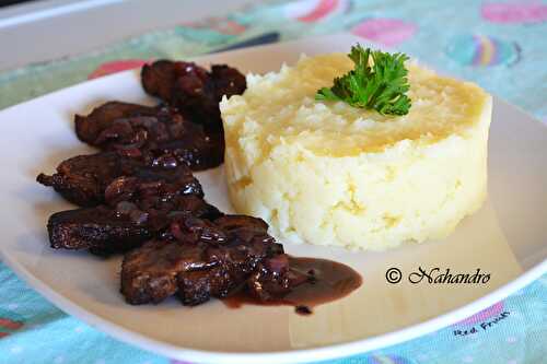 Magret de canard avec sa sauce au vin rouge