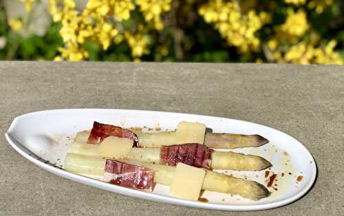 Asperges, speck et parmesan