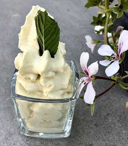 Mousse légère de cosses de petits pois à la menthe