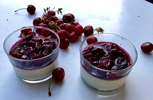 Panacotta et sa compotée de cerises