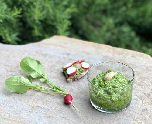 Pesto de fanes de radis aux noix de cajou