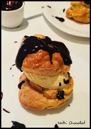 Profiterole glace vanille et sauce chocolat
