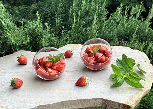 Salade de fraises,  citron et menthe