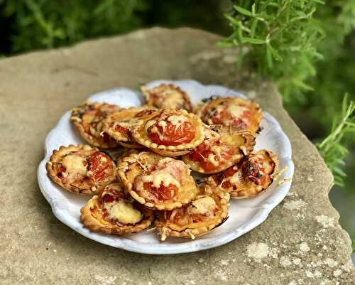 Mini tartelette à la tomate pour l'apéritif