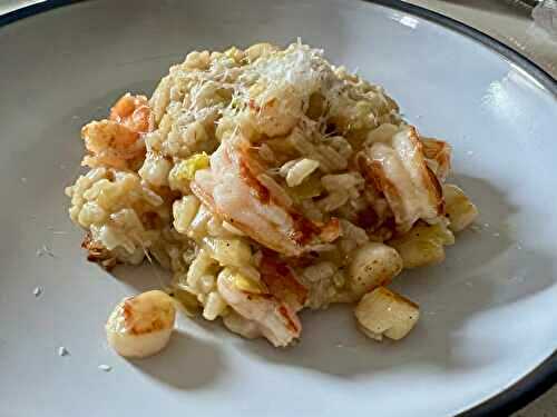 Risotto aux poireaux, pétoncles et crevettes