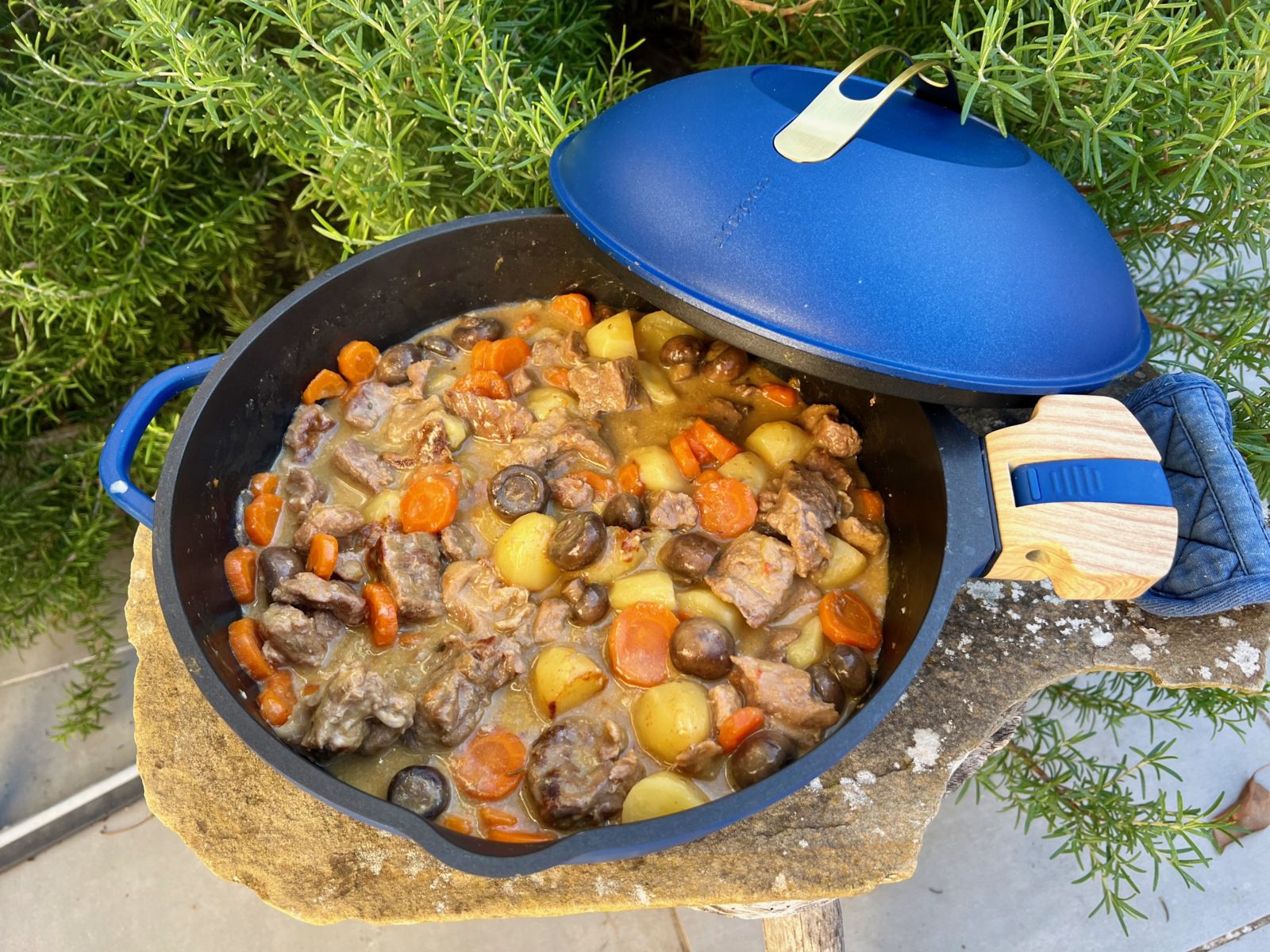 Sauté de veau avec ses carottes, champignons et pommes de terre