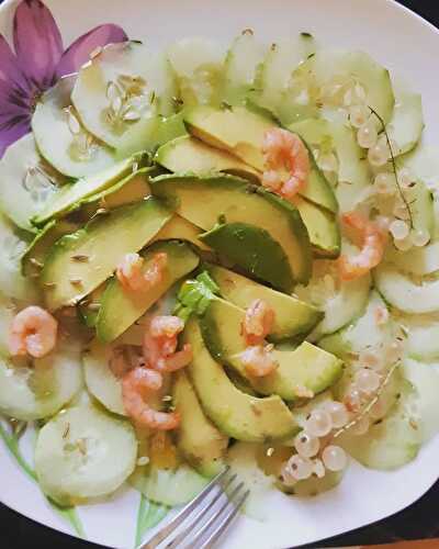 CARPACCIO CONCOMBRE, AVOCAT ET CREVETTES