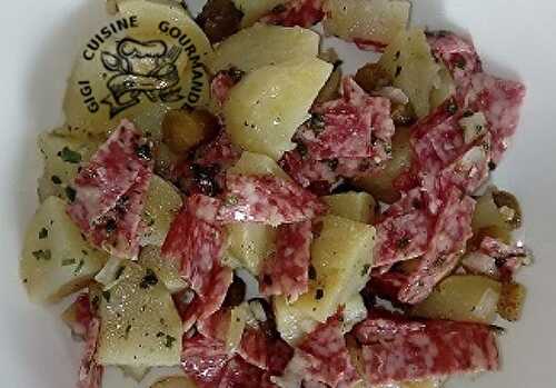 Recette de Salade de pomme de terre au salami - Les recettes de Gigi
