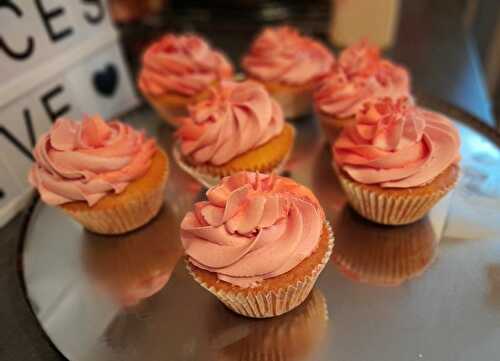 Cupcake bicolore à la crème au beurre à la meringue italienne