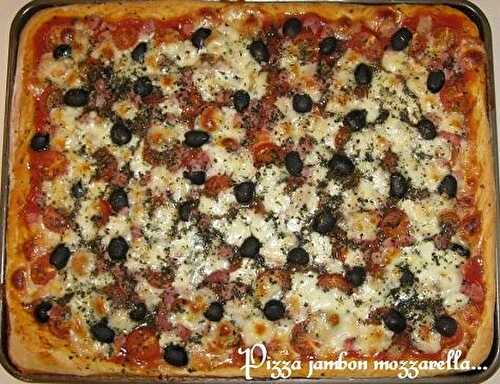 Pizza maison jambon tomate mozzarella