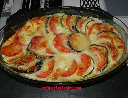 Plat de légumes gratinés à la mozzarella