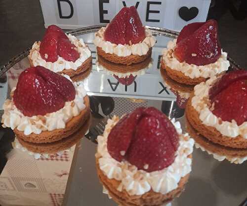 Tartelettes sablé breton aux fraises et chantilly