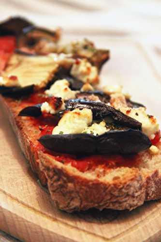 Bruschetta aubergine, feta et origan