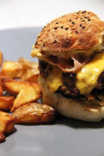 Burger au porc, piment et moutarde fenouil oignon