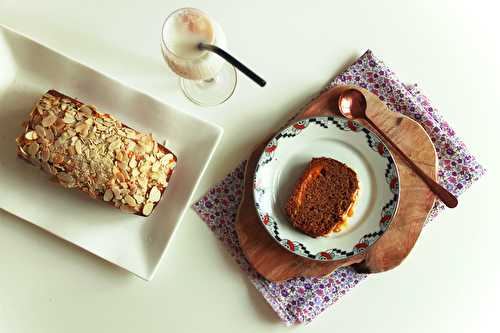 Cake à la crème d’abricots et amandes effilées