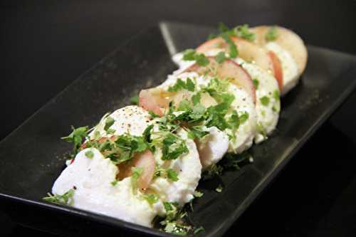 Carpaccio de pêches, mozzarella et atsina cress