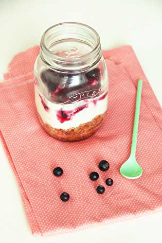 Cheesecake en bocal aux fruits rouges poêlés et macis