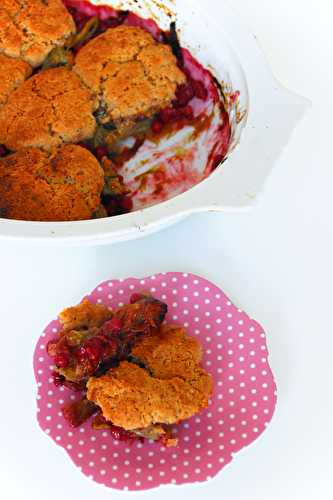 Cobbler groseilles rhubarbe au muesli