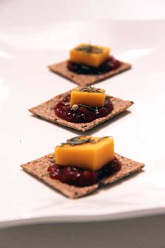 Crackers au cheddar et tomato relish