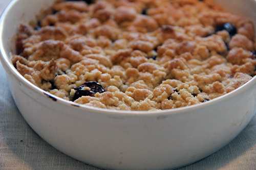 Crumble aux abricots, cranberries et romarin