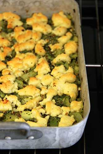 Crumble de courgettes et brocolis au basilic et parmesan