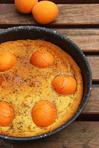 Gâteau abricots, miel et polenta