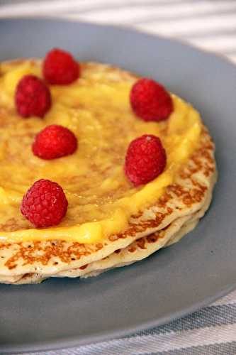 Gâteau de crêpes lemon curd framboises