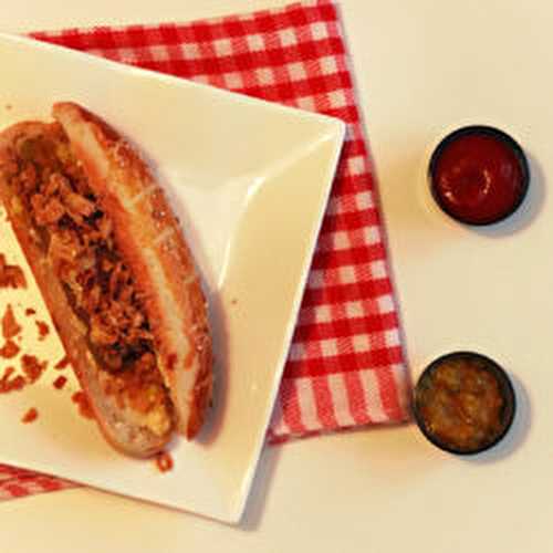 Hot-dog au relish et oignons frits