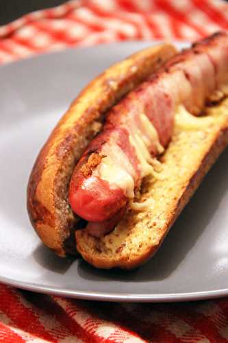 Hot-dogs à la saucisse fourrée fromage bacon