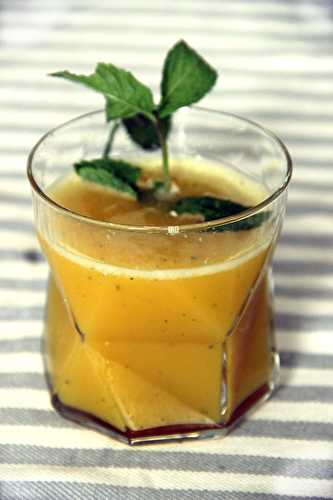 Jus d’orange, concombre et menthe