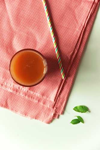 Jus de melon, concombre et basilic