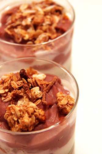 Parfaits à la fraise et granola