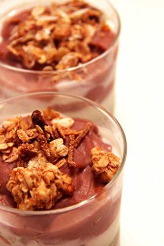 Parfaits à la fraise et granola