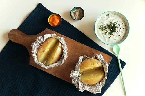 Pommes de terre au four et sauce à la menthe