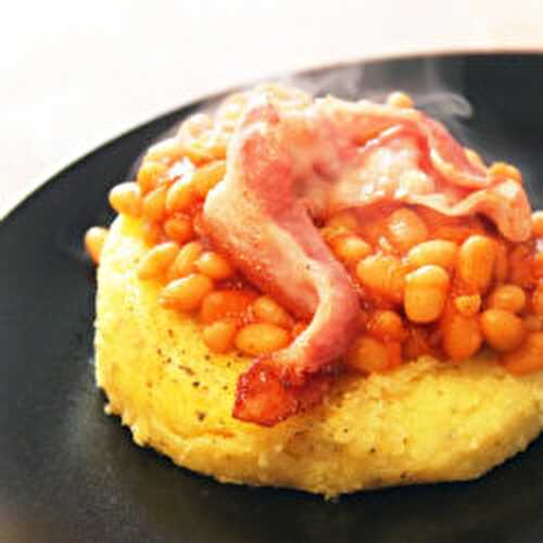 Haricots blancs façons baked beans et polenta