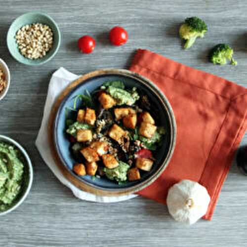 Salade à l'halloumi et pesto de brocoli