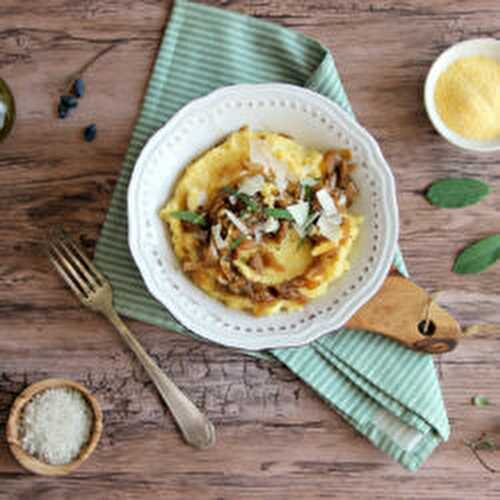 Polenta crémeuse et oignons confits aux figues